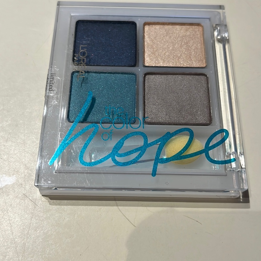 L’Oréal The Color of Hope Eyeshadow Palette